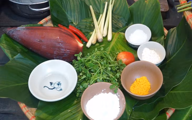 Ingredients like banana flowers, lemongrass, chili for making “Tu bi hi xa” dish