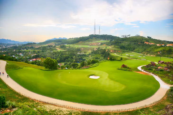 FLC Ha Long complex with a golf course, a new tourism product in Quang Ninh. Photo: Hung Son/baoquanginh.com.vn