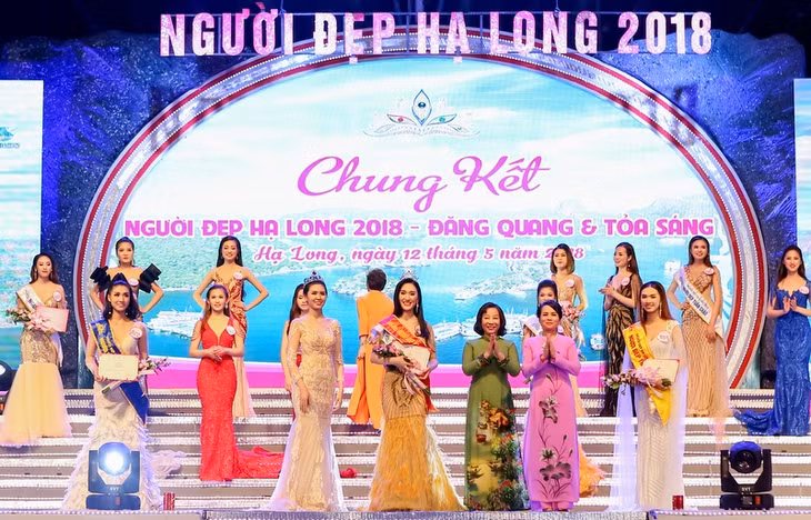 Phuong Anh was crowned Miss Ha Long 2018.