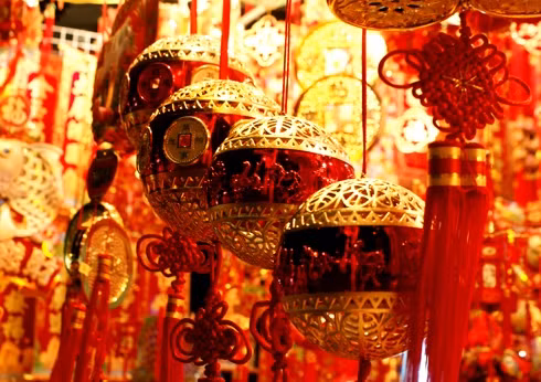 A local shop owner said there was more to just making profits through selling these products. “We love doing this. And it is not an easy business, as we have to sell out all of these in one month before Tet, otherwise we will have to bring them home to use, especially those printed with 2012 or the Year of Dragon.” 