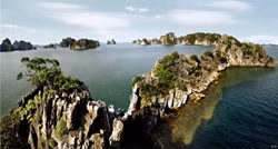 A new photo book that takes a panoramic view of Ha Long Bay was launched by photojournalist Do Khanh Giang last month.