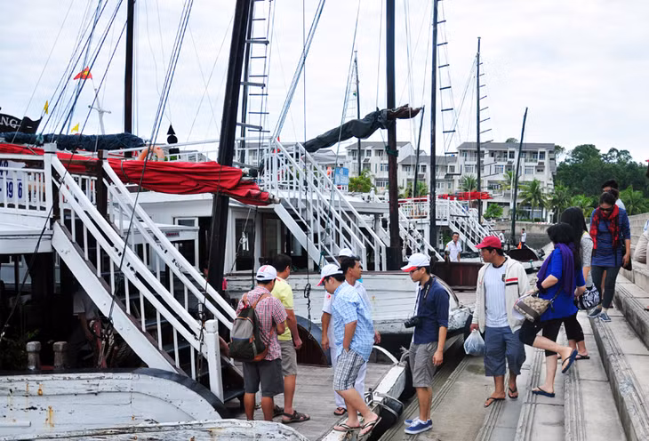 Tuan Chau wharf is expected to be a new experience for tourists who come to visit Ha Long Bay