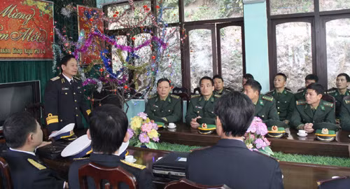 Extending best Tet wishes to officers and soldiers 