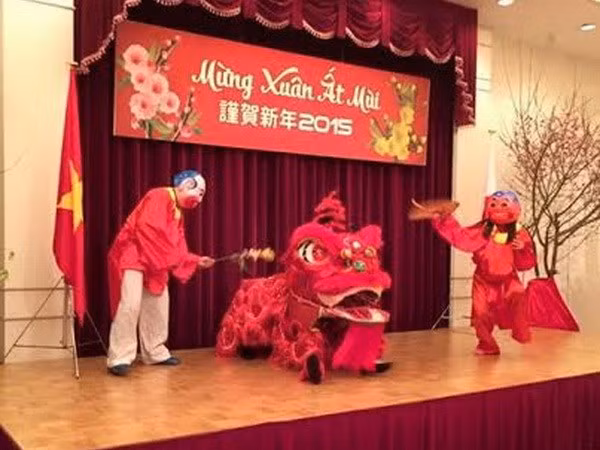 Art performance to welcome the Lunar New Year Festival in Japan. (Photo: VNA)