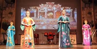An ‘Ao Dai’ (Vietnamese traditional long dress) show at ‘Vietnamese Cultural Days in the US’