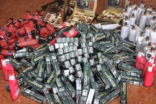 Comestic products seized. (Photo: baohaiquan.vn)