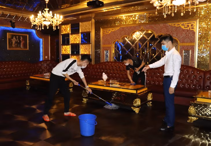 Hai Au Karaoke in Ha Long city is ready to welcome guests and tourists.