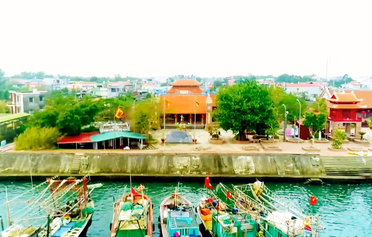 The cluster of temple and pagoda relics is situated on the bank of Ha Coi river.