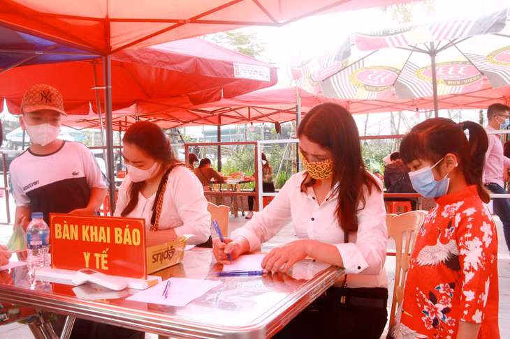 Locals and tourists are required to carry out a mandatory health declaration.