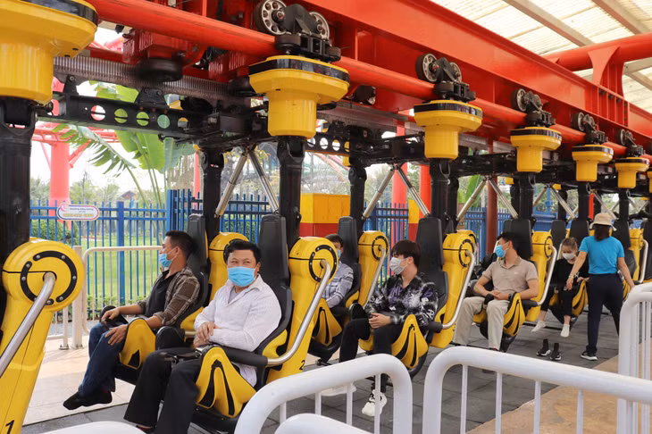 Visitors experienced entertainment services at Sunworld Ha Long Complex last weekend