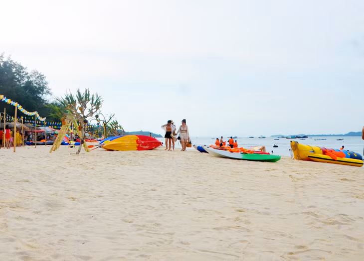 Co To island is renowned for charming beaches.