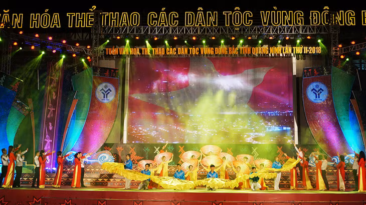 An art performance at the closing ceremony.