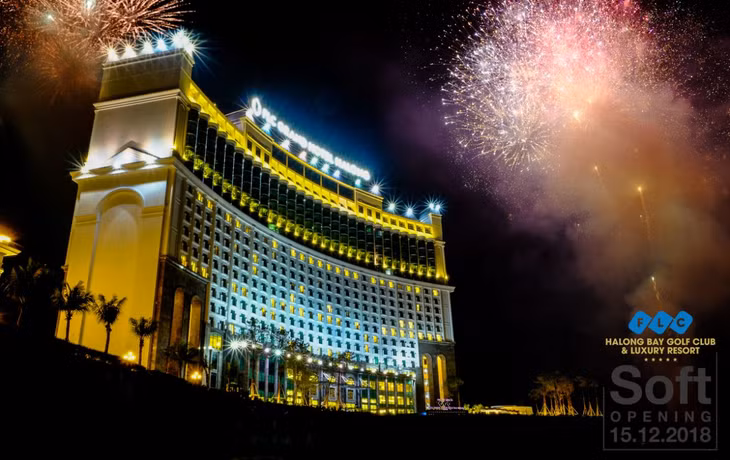 The opening ceremony was marked by an firework display.