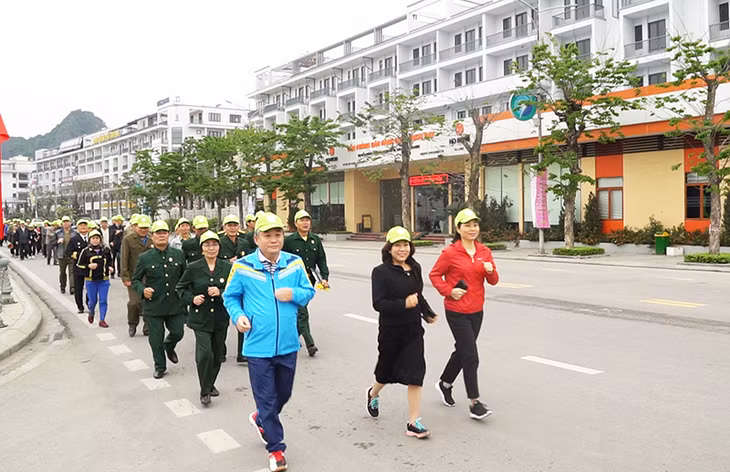 Around 1,000 people took part in the run.