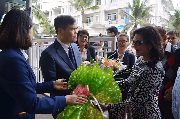 Quang Ninh’s Vice Chairman Bui Van Khang expressed his happiness to welcome the French guests to visit the Halong Bay World Natural Herigate Site