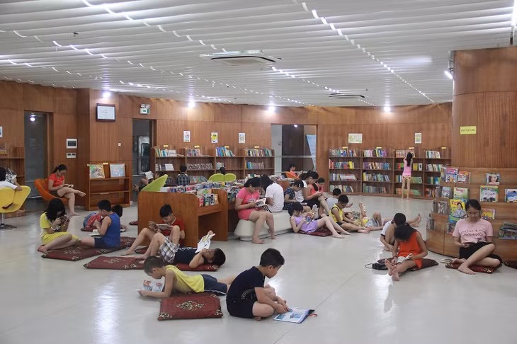 the photo contest aims to affirm the vital role of reading books and arousing the people’s passion of reading books, while encourage and develop reading culture among the community, and help to build a society of constant learners.