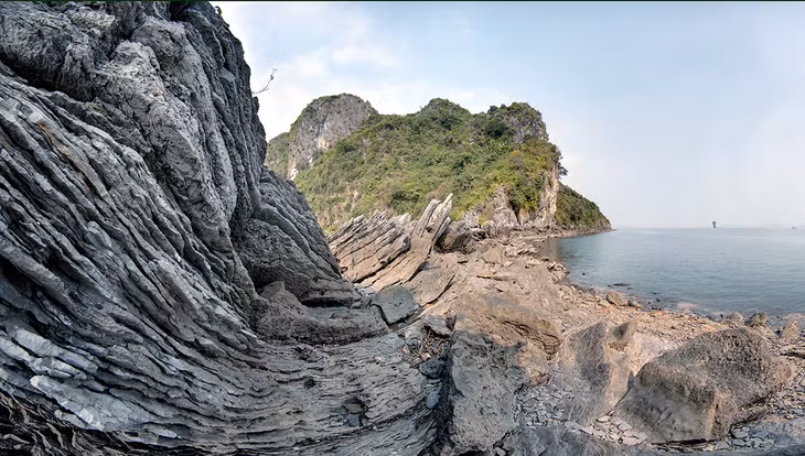 Wave – shaped stone