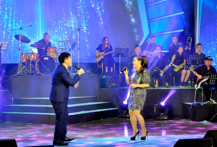 A beautiful love song performed by artists Ngoc Anh & To Minh Duc