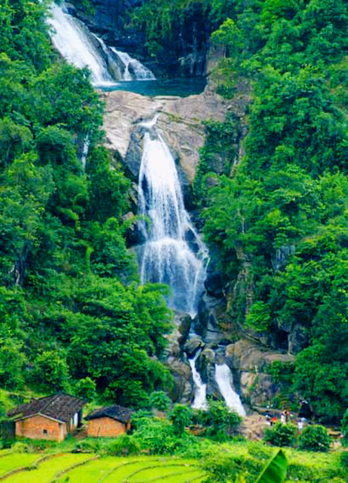 Khe Van Waterfall - a beautiful start for the trip to the East of Binh Lieu District