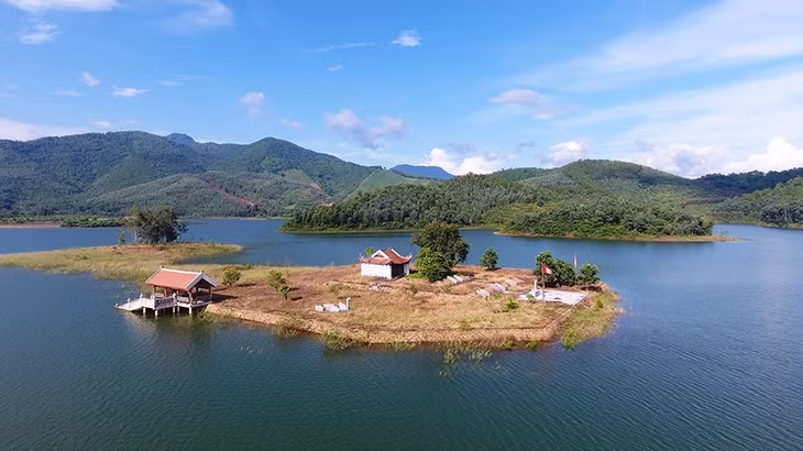 The overview of Thai Tomb