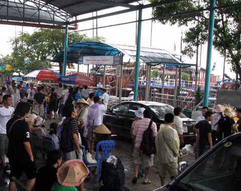 The number of tourists to Ha Long Bay hit a record ever
