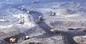 Coal mining at Cao Son Mine run by the Viet Nam Coal and Mineral Industries Group in coastal Quang Ninh Province. The group and other major State-owned corporations have agreed to boost use of each other's products in a bid to promote sales of Vietnamese goods. — VNA/VNS Photo Trong Dai