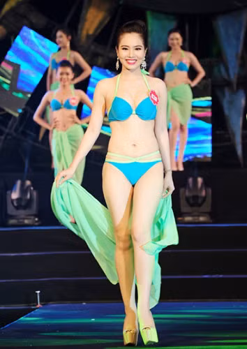Fifty-four contestants competed in Ao Dai (Vietnamese traditional dress), swimsuit and evening gown parts.