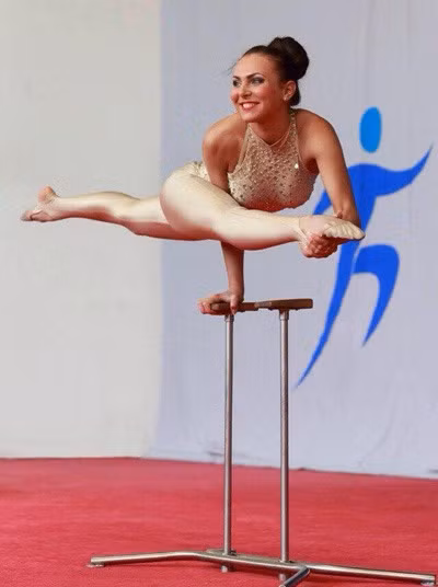  A Russian circus artist performs in Việt Nam. Russian troupe will be present at the International Circus Festival in Huế. — Photo cinet.vn