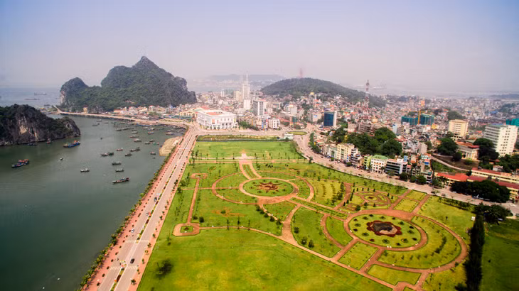 The centre of Ha Long city is outstanding with Bai Tho Mountain and Ha Long Park.