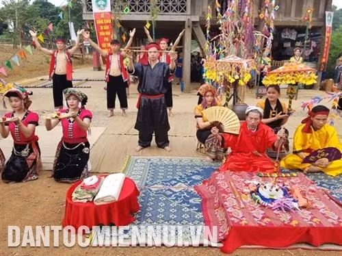 A traditional festival of Thai ethnic group at the Vietnam National Village for Ethnic Culture and Tourism (Photo: VNA)
