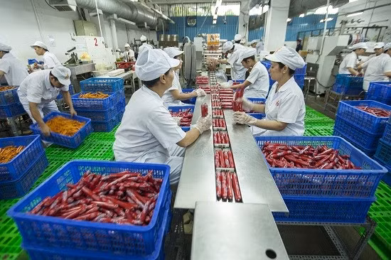In HCM City, food and drinks represented 17 per cent of total retail revenue last year. -- baotintuc.vn Viet Nam News