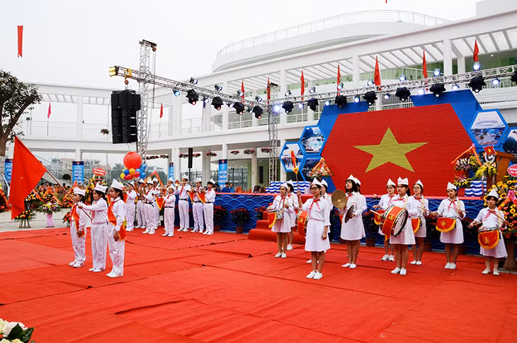 in summer, the Palace will open numerous classes of all catogories for about 2,000-3,000 students.