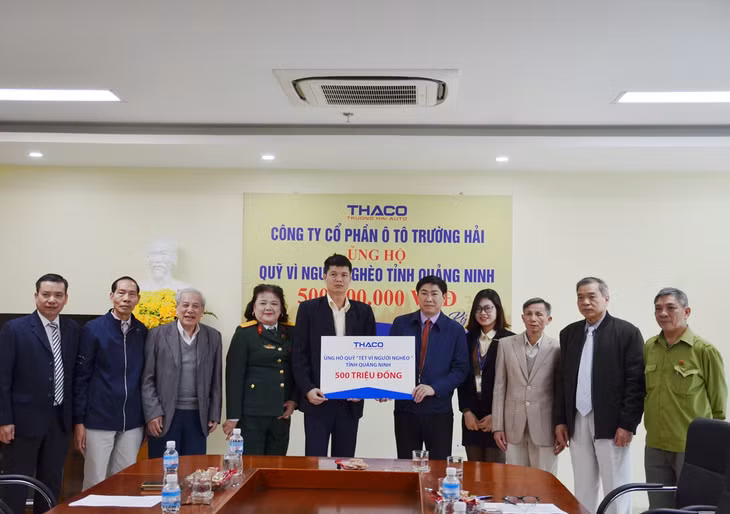 1,100 Tet gifts (each worth VND300-500,000) from the Central Fatherland Front Committee and THACO were granted to the poor and near-poor famlilies provincewide.