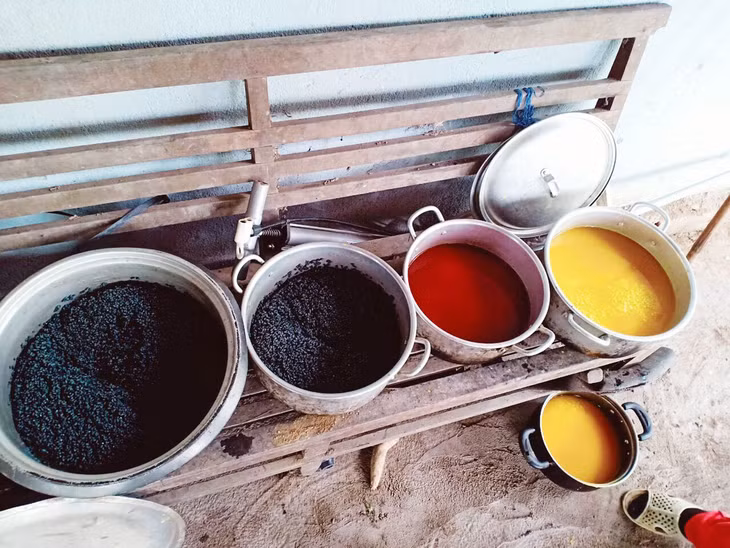 Ingredients to make 3-color sticky rice
