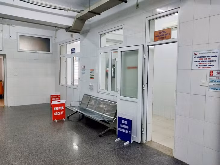 The first negative pressure airborne isolation room in the province is located at the Department of Tropical Diseases under the Provincial General Hospital.