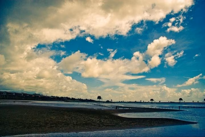  Dong Chau Beach in Thai Binh Province is one of the most beautiful beaches in the northern region, however, Dong Chau isn’t very well known to tourists. The beach is large and peaceful, perfect for a day out.