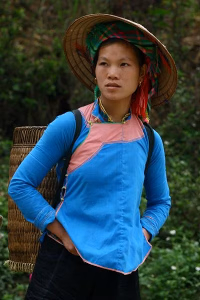 The Giay ethnic group has approximately 38,000 people, residing in Lao Cai, Ha Giang, Lai Chau and Cao Bang provinces. They are also known as Nhang, Dang, Pau Thin, Cui Chu and Xa people.