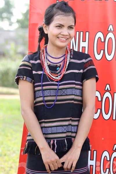 A Kho Mu girl. This ethnic group is concentrated mainly in Nghe An, Son La, Lai Chau, Lao Cai and Yen Bai, with about 100,000 people.