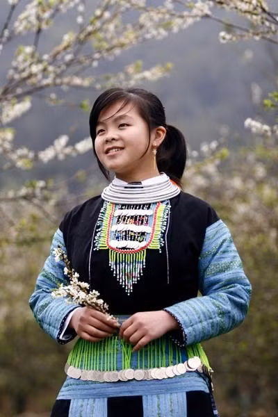 Mong people’s costumes are mainly made by self-made linen. 