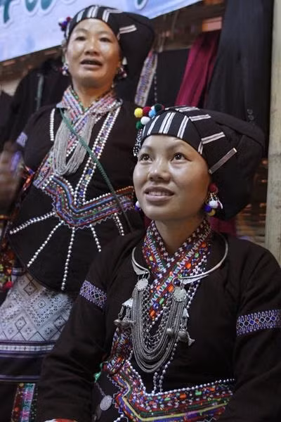The Lu people are also known as Lao Lu, Lu, Nhuon and Duon. The Lu population is about 4,000 people, living mainly in some upland communes of Tam Duong, Tan Uyen and Sin Ho district, Lai Chau province.