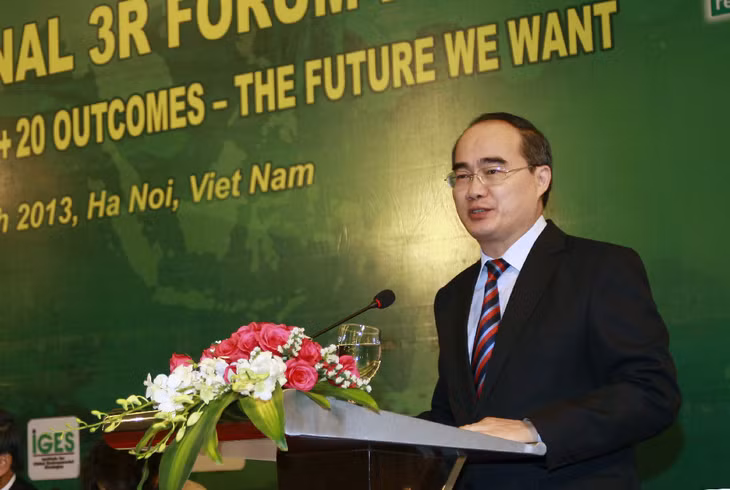 Deputy PM Nguyen Thien Nhan gives speech to the 4th ASEAN Forum on Reduce, Reuse and Recycle, Ha Noi, March 18, 2013 - Photo: VGP/Tu Luong