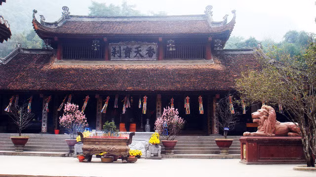 The Huong Pagoda (Perfume Pagoda) built into the limestone Huong Tich mountains located at the Huong Son Site in Hanoi