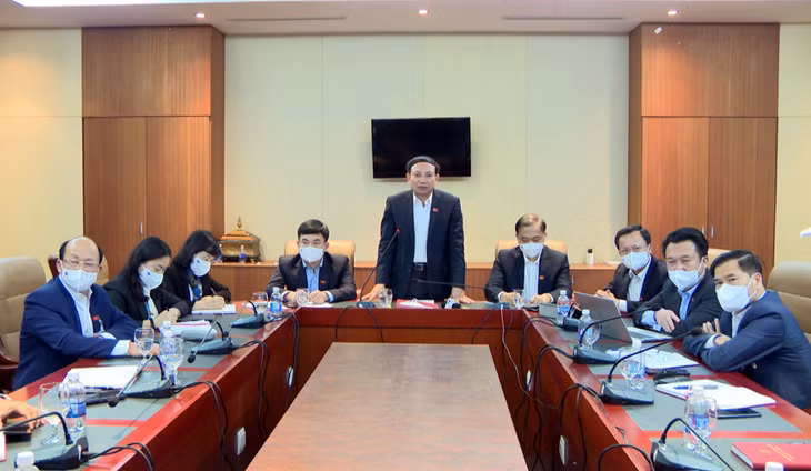 The provincial Party Committee Nguyen Xuan Ky chaired online meetings on Covid-19 response from Hanoi where he is attending the ongoing 13th National Party Congress.