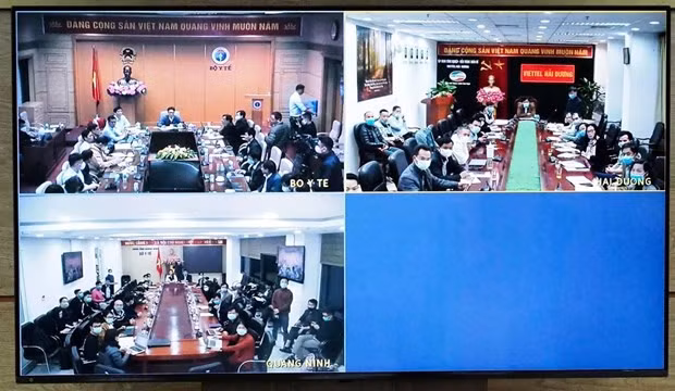 Deputy PM Dam requested at an online meeting that Hai Duong must focus all resources on epidemic control, so as to isolate any outbreaks within 10 days. (Photo: VNA)