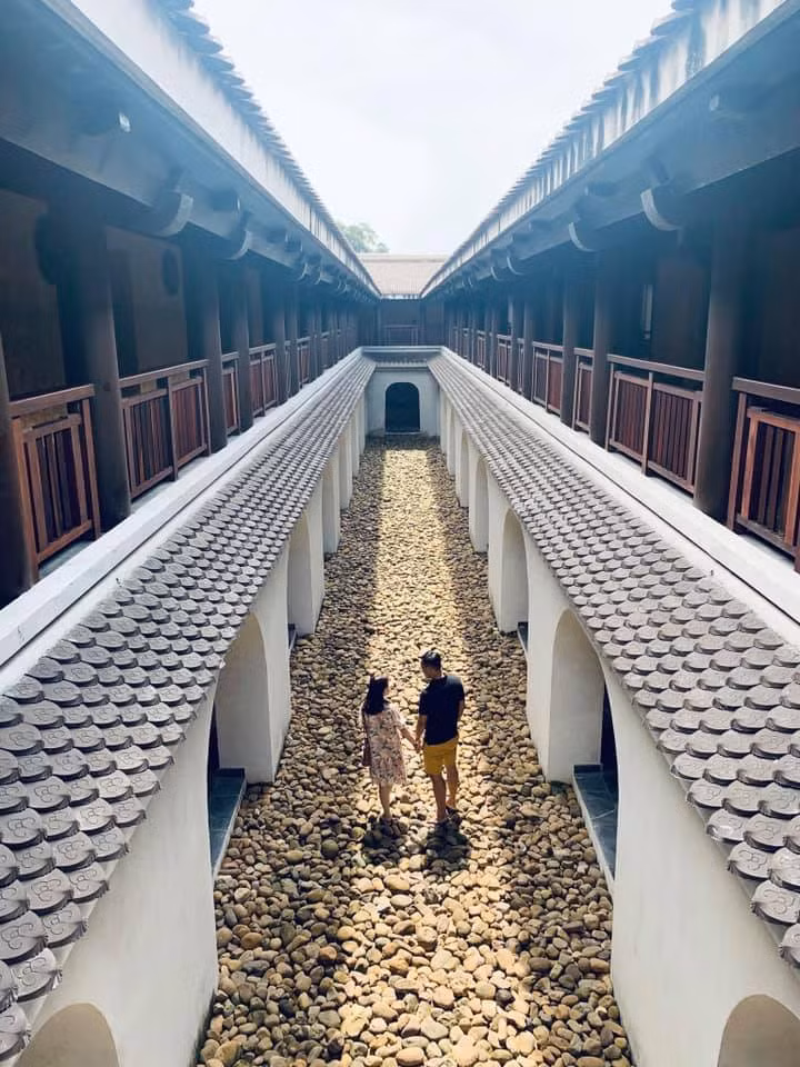  The campuses feature local design elements that recall the image of age-old houses built thousands of years ago.