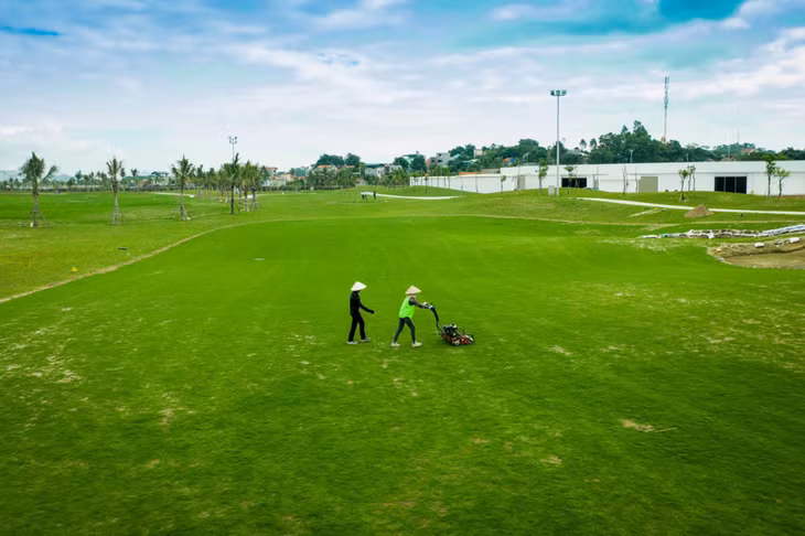 The project of Tuan Chau Golf Course has almost been accomplished.