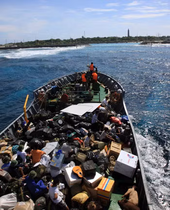  The boat carries Tet gifts to Song Tu Tay Island