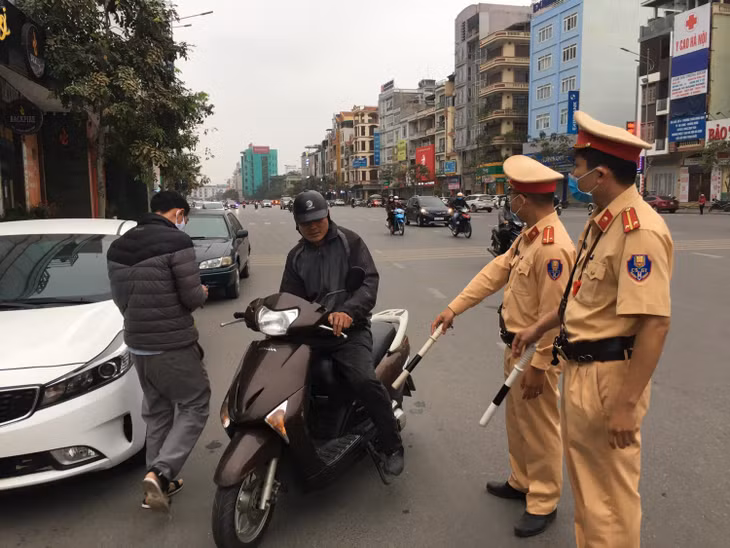 Police dealt with a man not wearing face mask