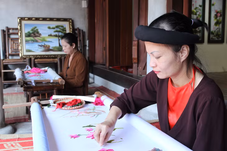 Silk embroidery artisans at Yen Tu pilgrimage village