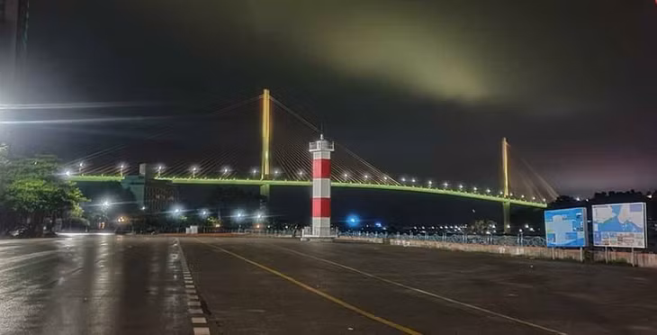 Roads in Ha Long City are empty during the period of social distancing